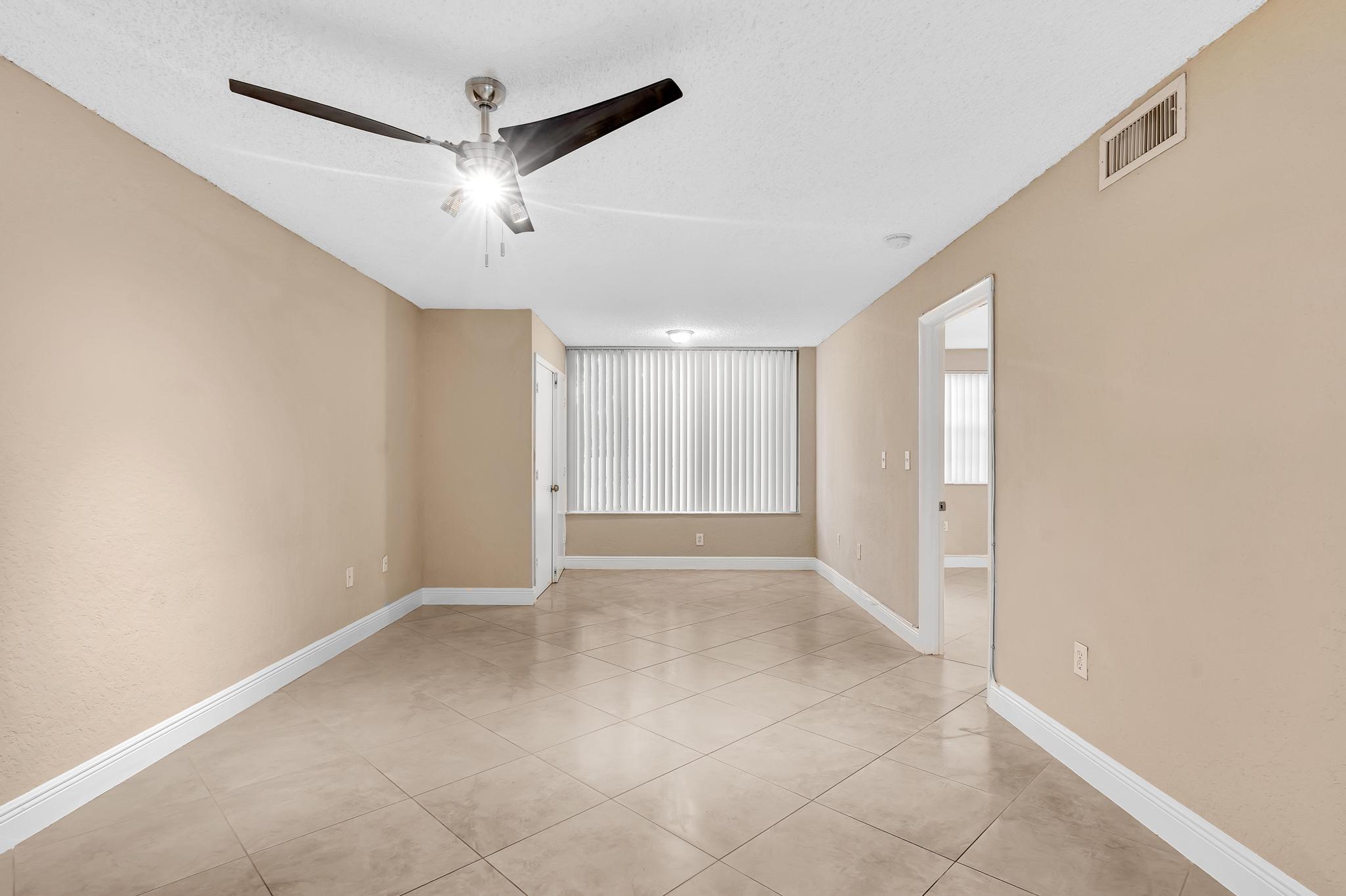 Oakland Park Condo: 2831 N Oakland Forest Dr