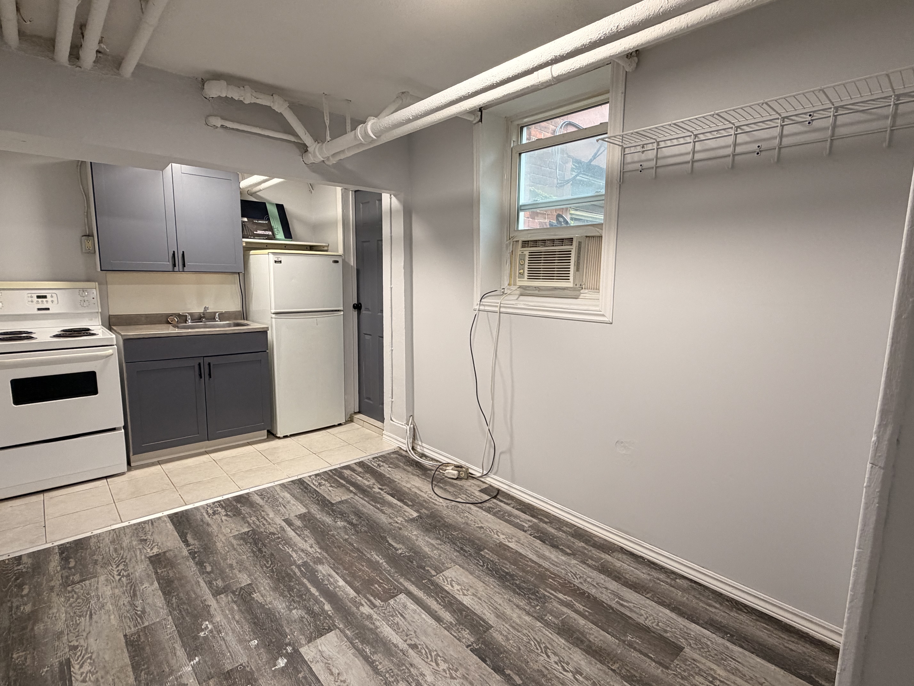 Windsor Condo: 1441 Wyandotte St E