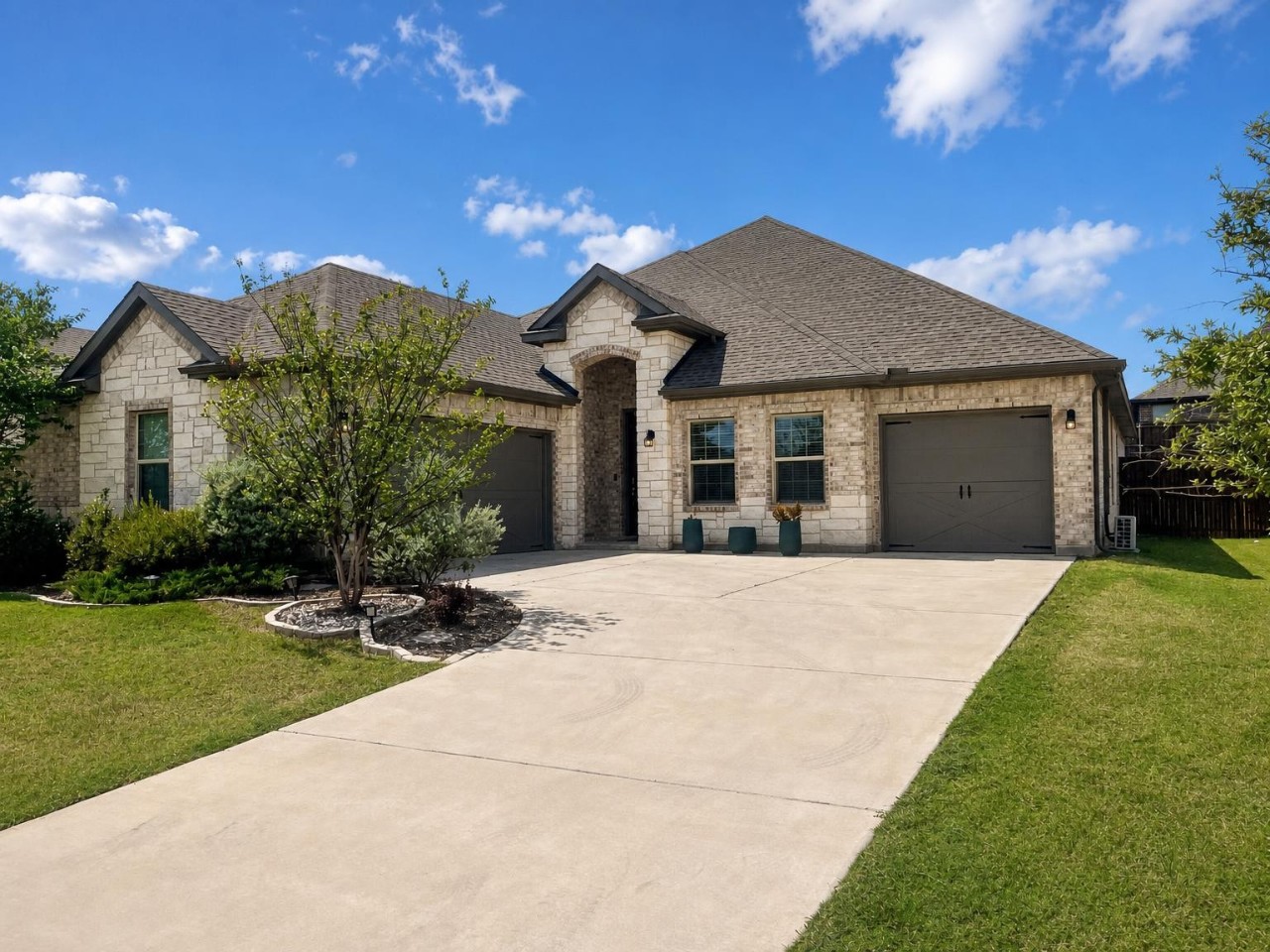 Midlothian House: 1017 Greencove Dr