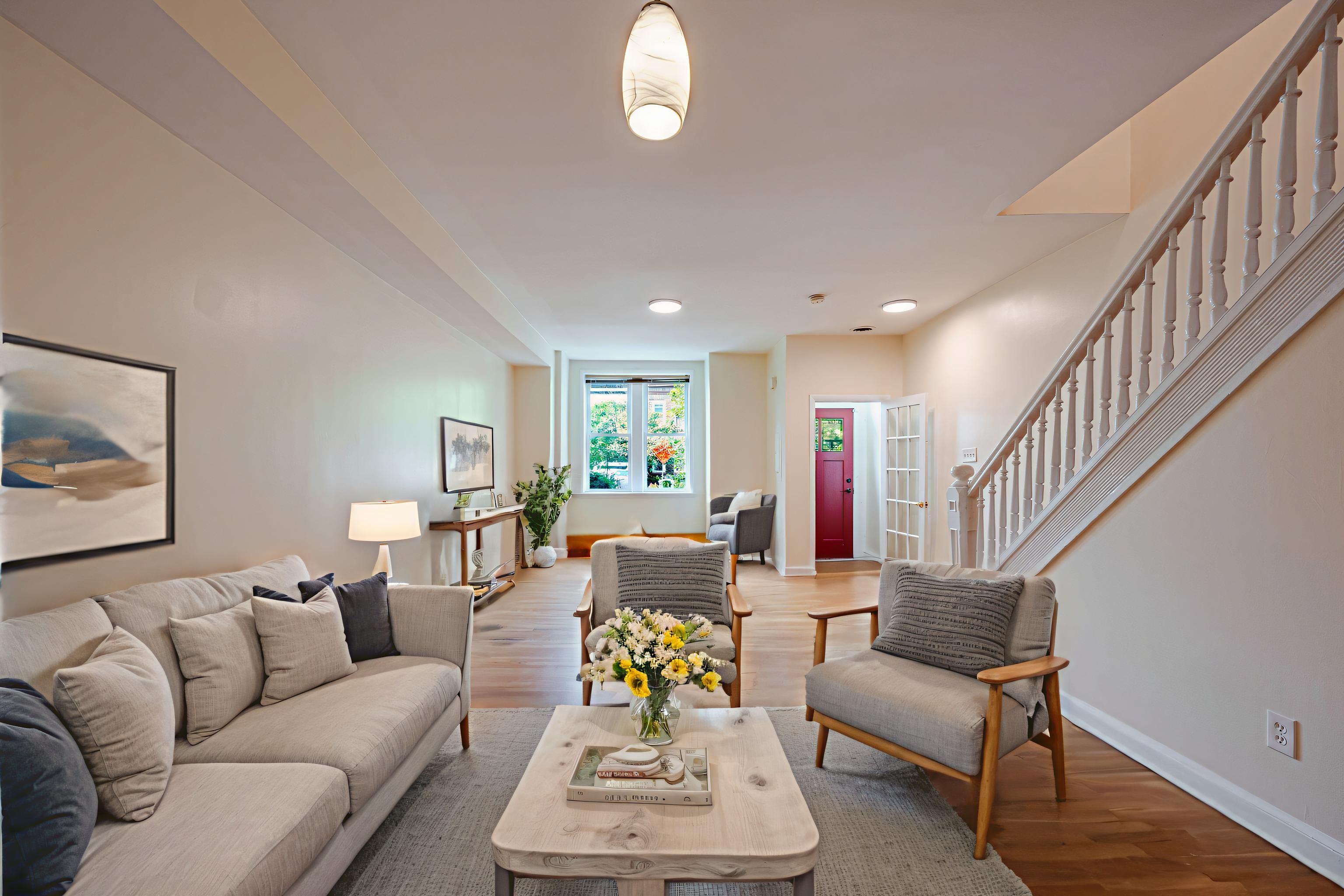 Washington House: 639 11th St NE