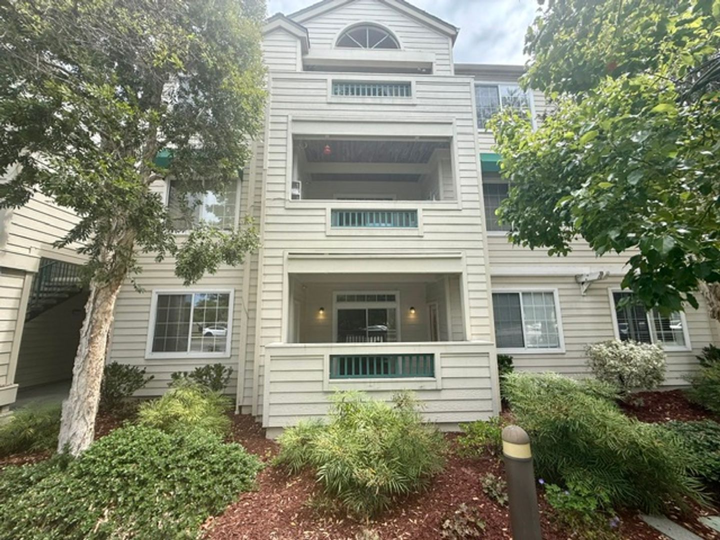 Redwood City House: 2005 Hastings Shore Ln