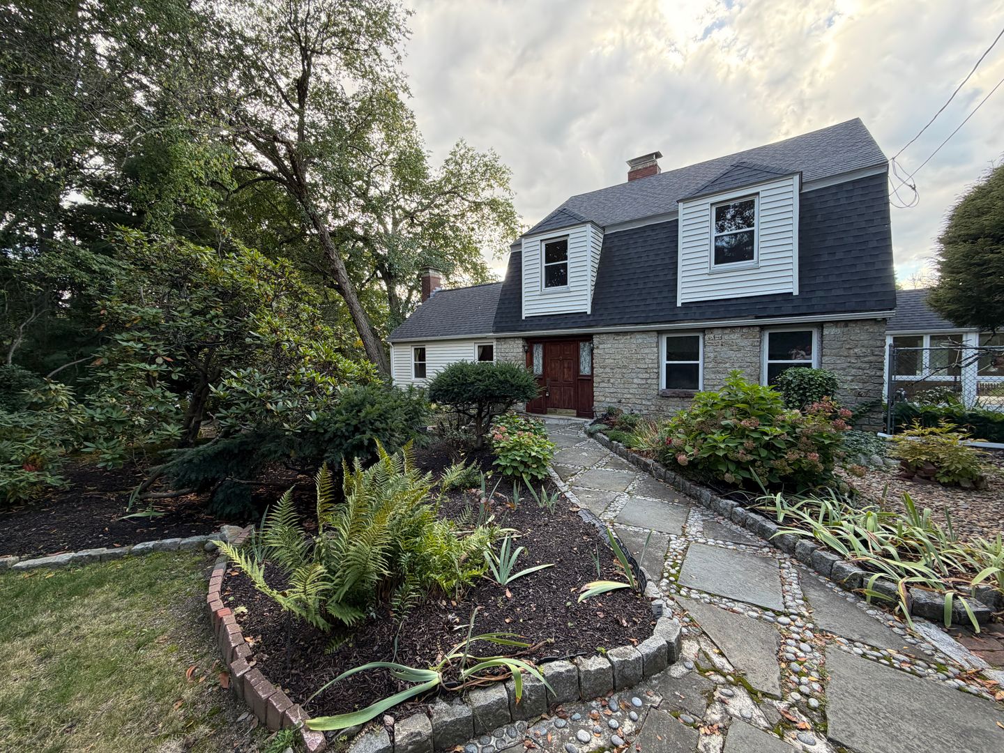 Haverhill House: 1281 Boston Road