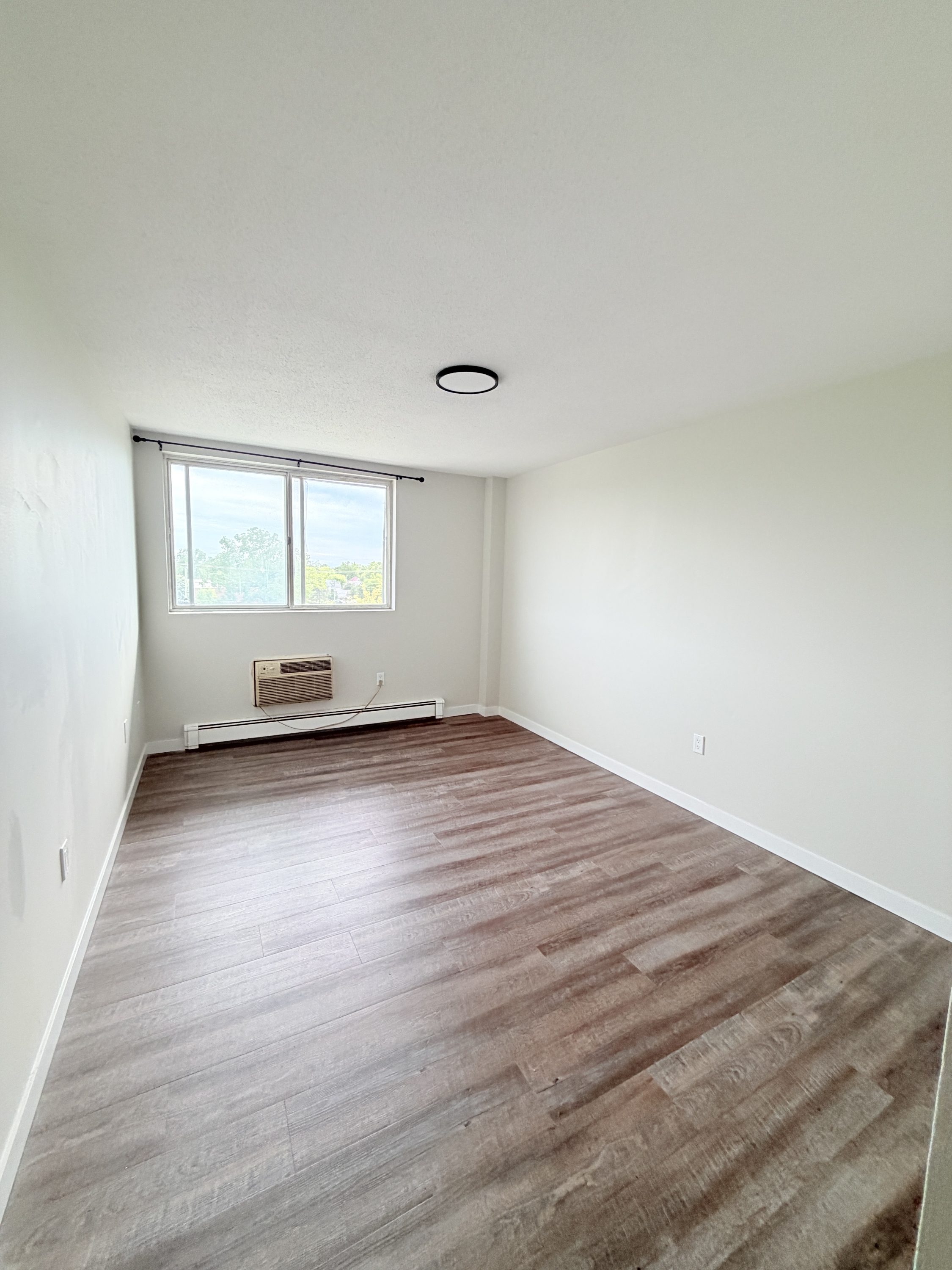 Sarnia Condo: 131 College Ave S