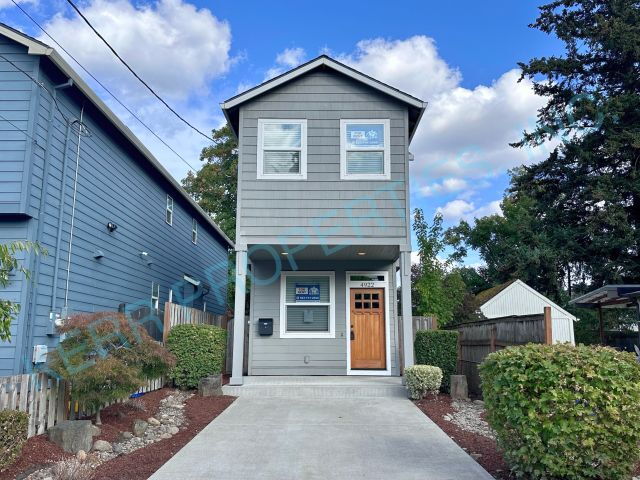 Portland House: 4922 SE 65th Ave.
