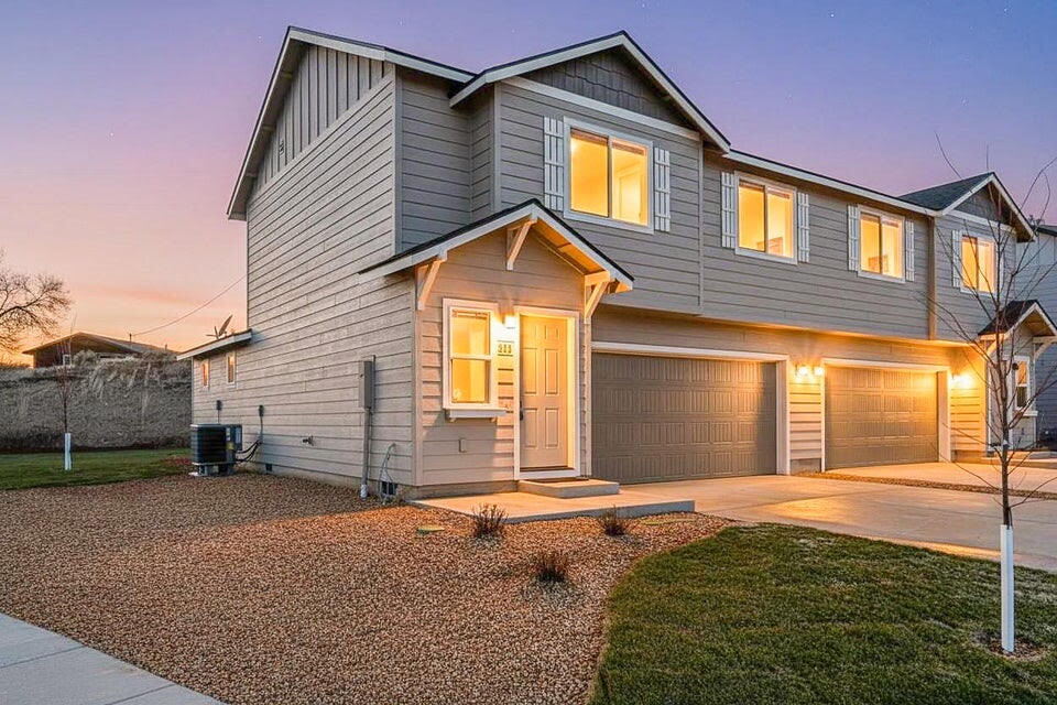 Madras Condo: 894 SE Starview Ave