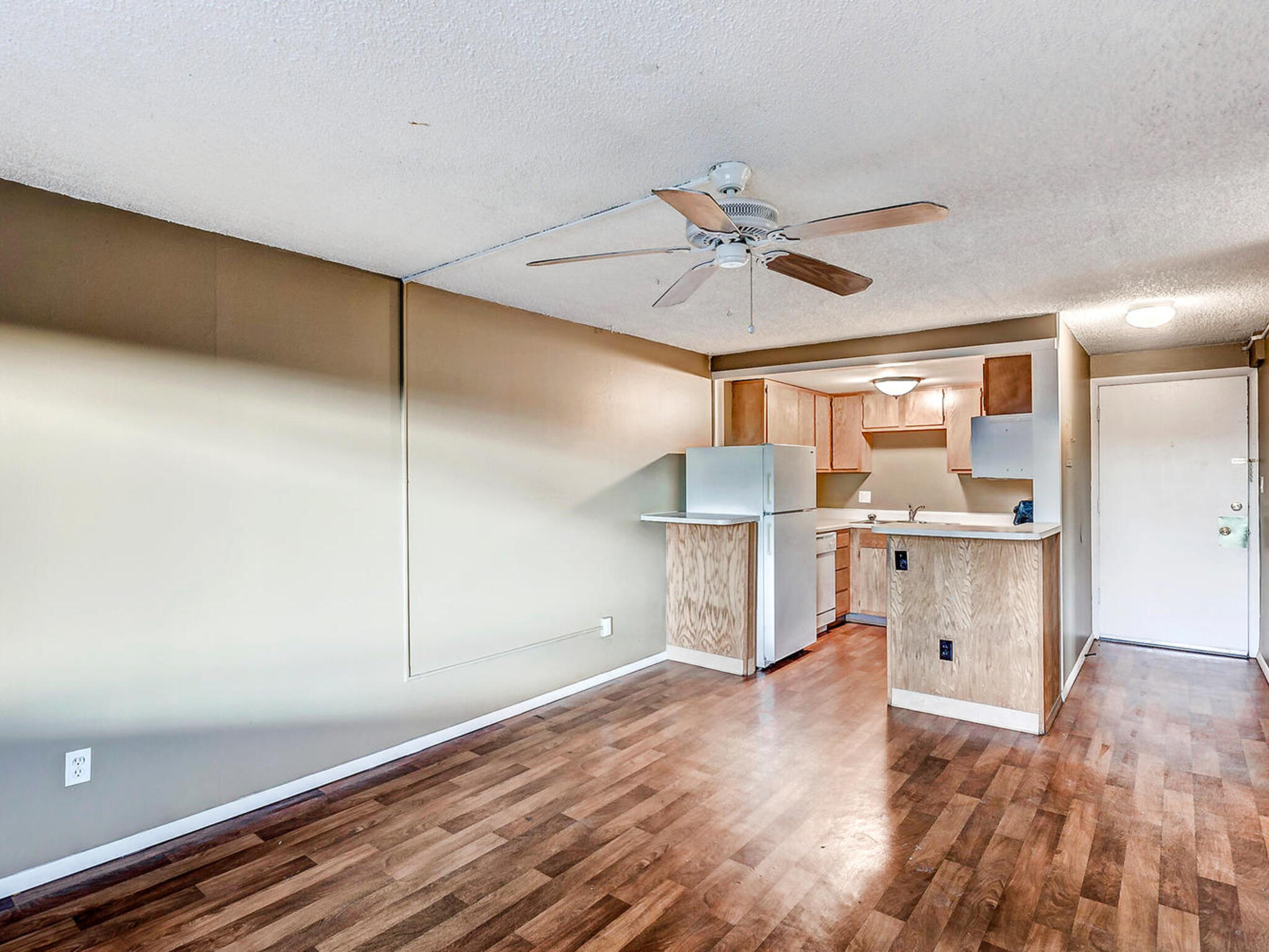 Englewood Apartment: 3550 S Pennsylvania St