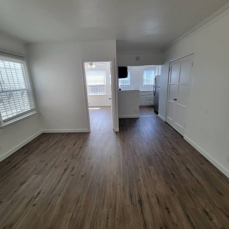 Los Angeles Condo: 5944 Melrose Ave