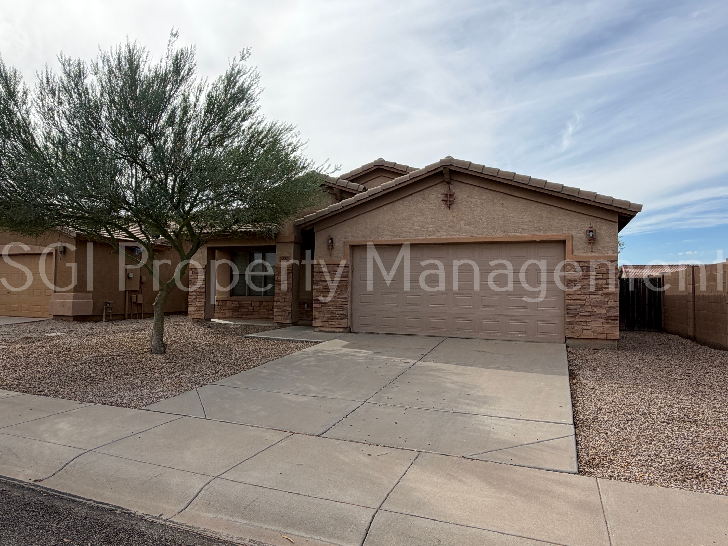 Casa Grande House: 1037 W Nina Dr