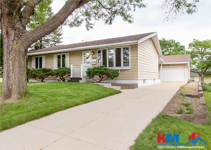 Cedar Rapids House: 4532 Ozark St NE