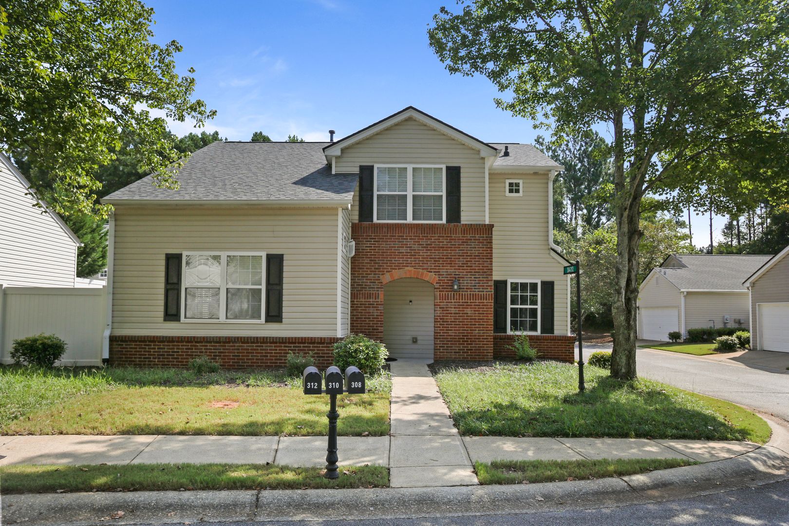 Woodstock House: 308 West Oaks Trail