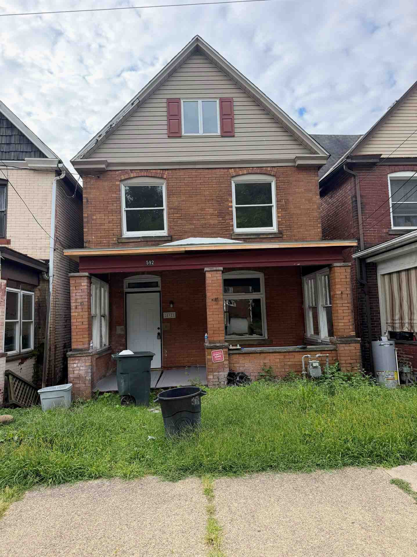 Tarentum House: 592 E 7th