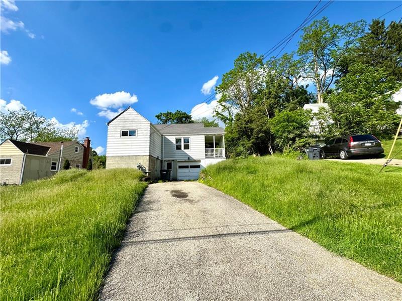 Upper St Clair House: 95 Adams Dr