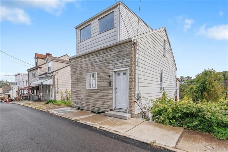 Pittsburgh House: 1904 Saint Paul St