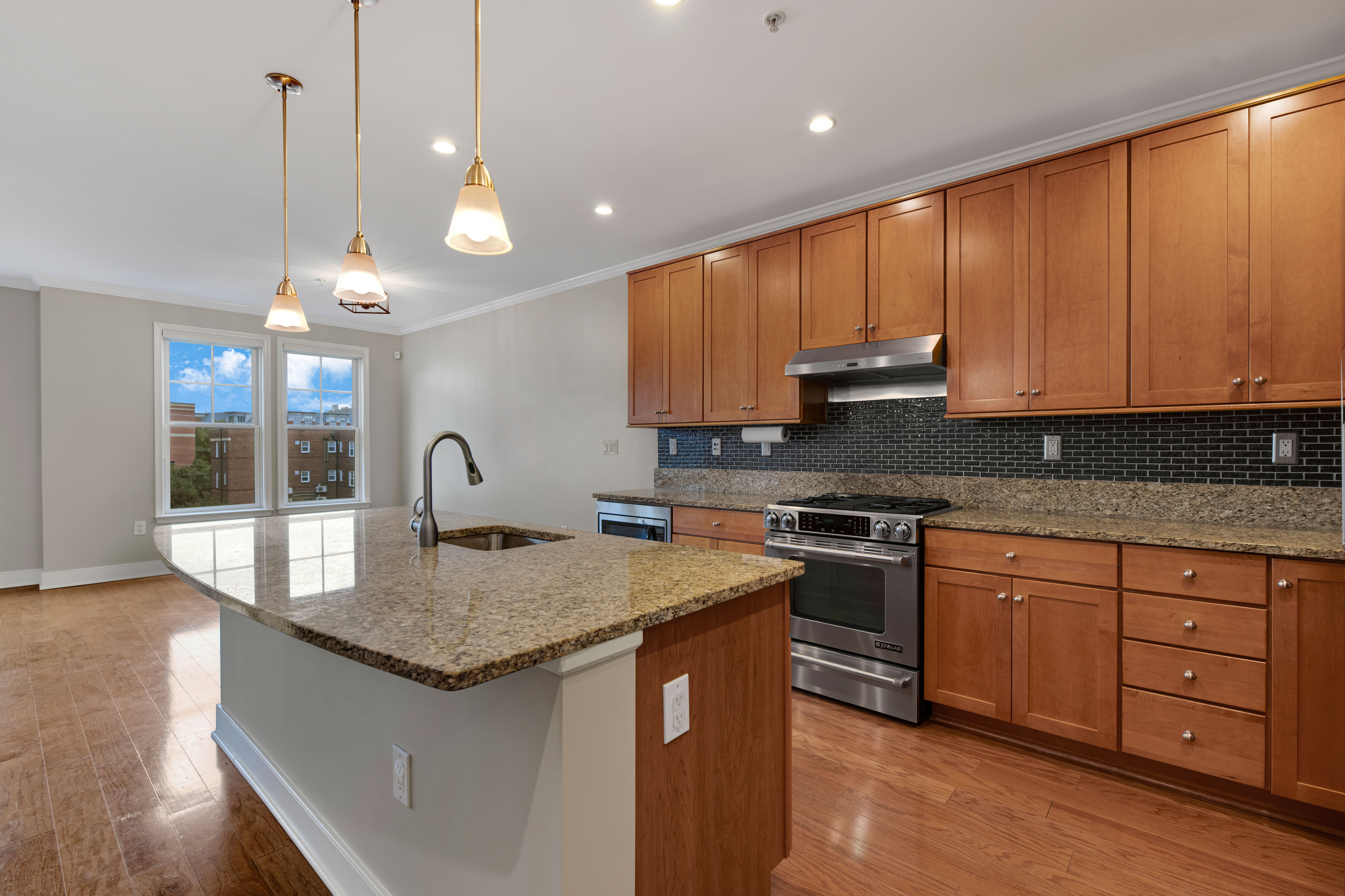 Arlington Condo: 1418 N Rhodes St B411