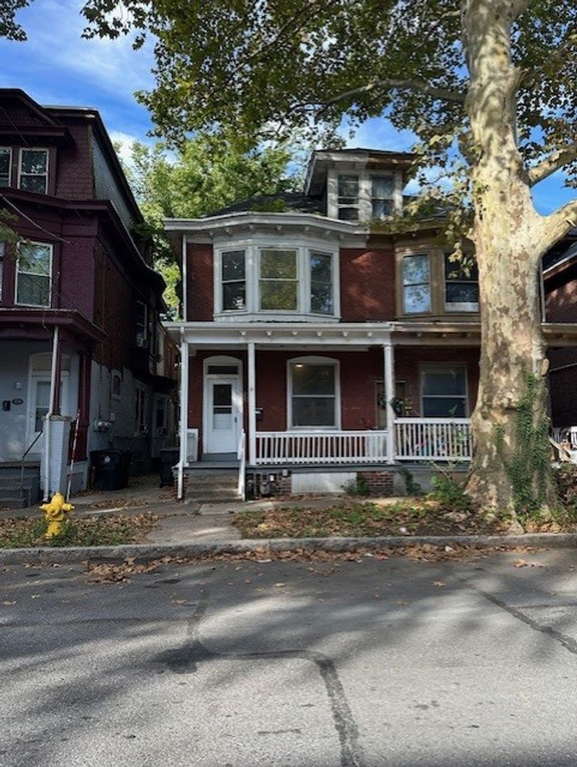 Harrisburg House: 2126 Green St