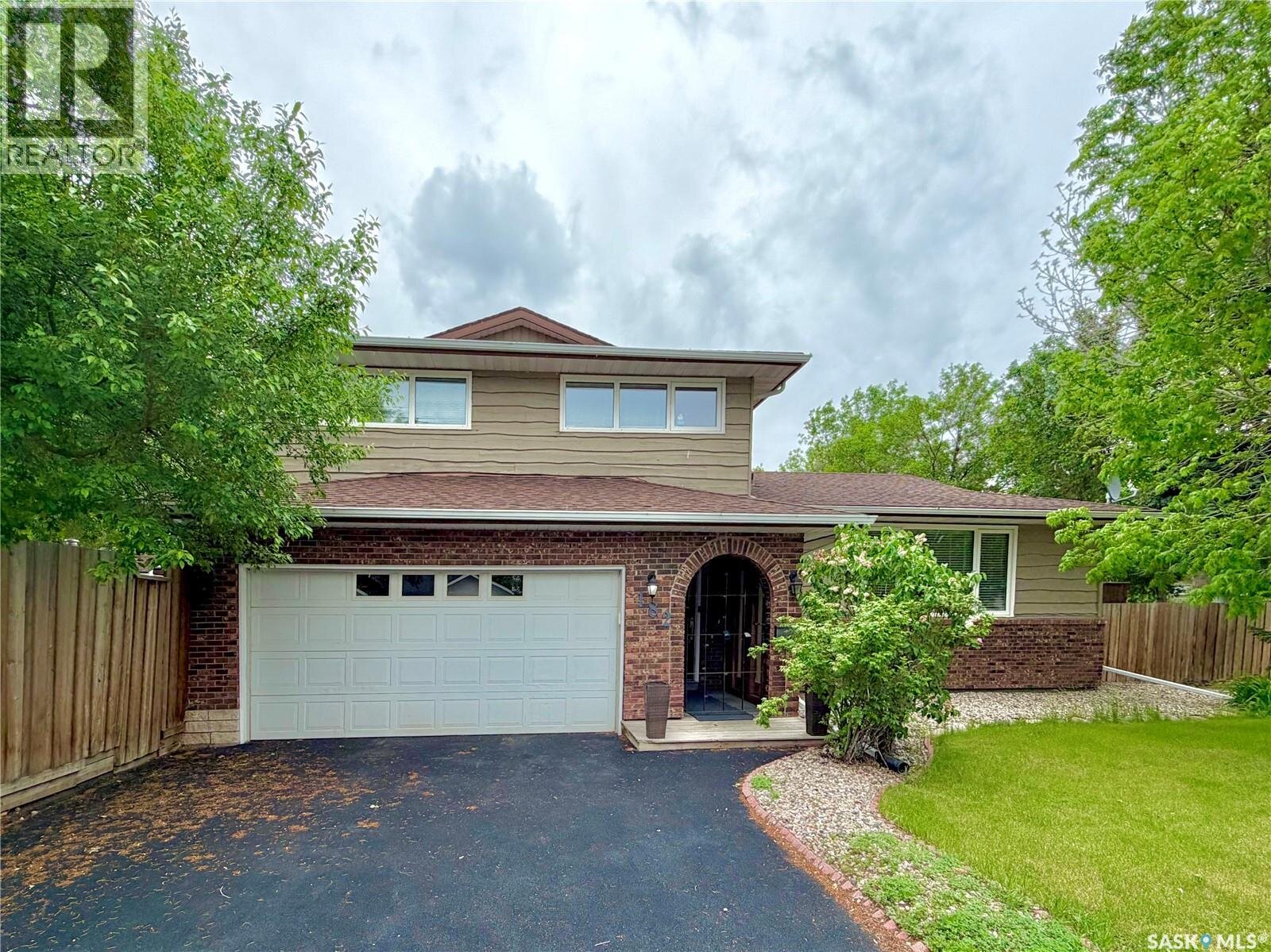 182 Lincoln Dr, Regina