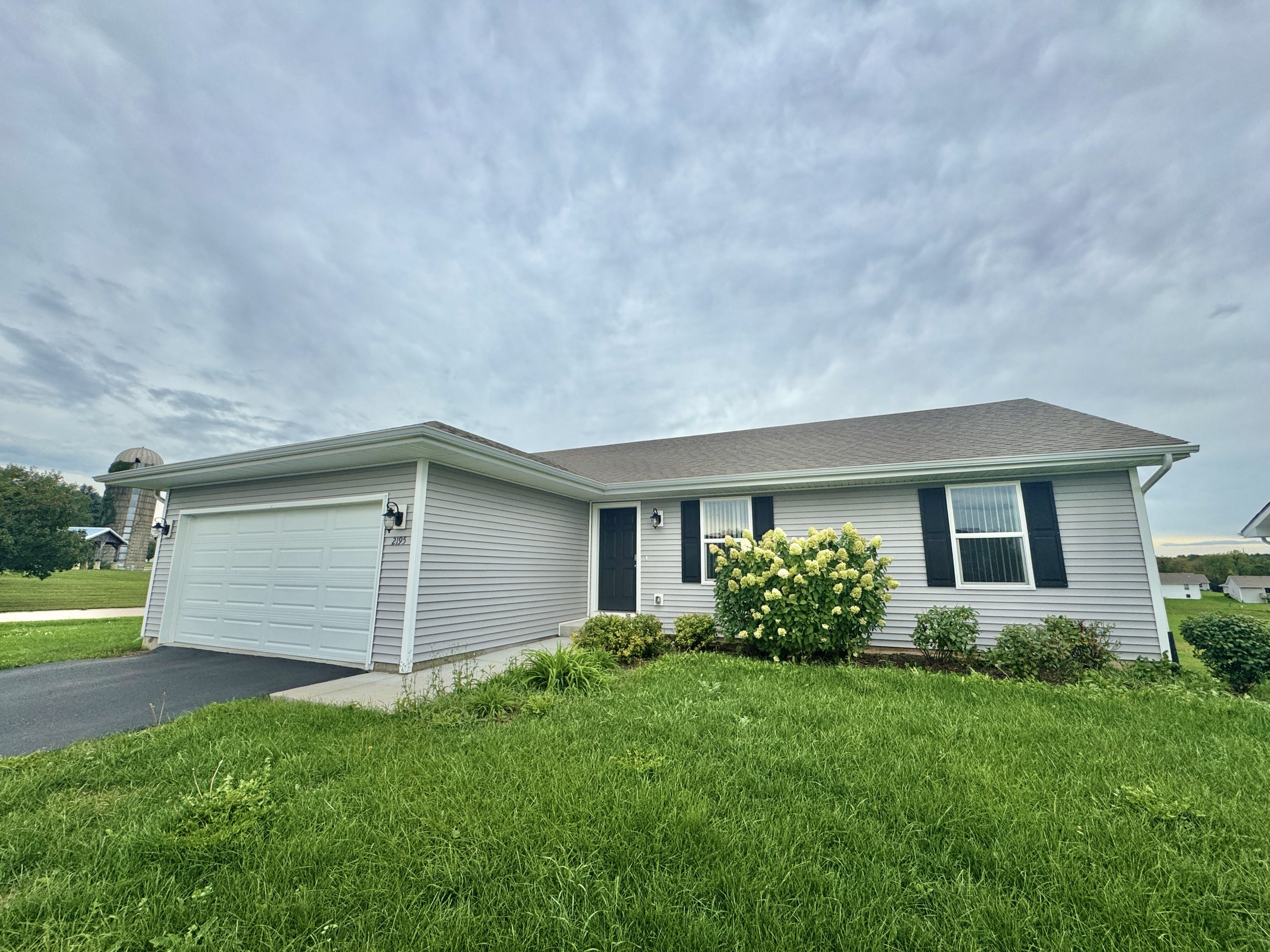 Machesney Park House: 2195 Ridge Ave
