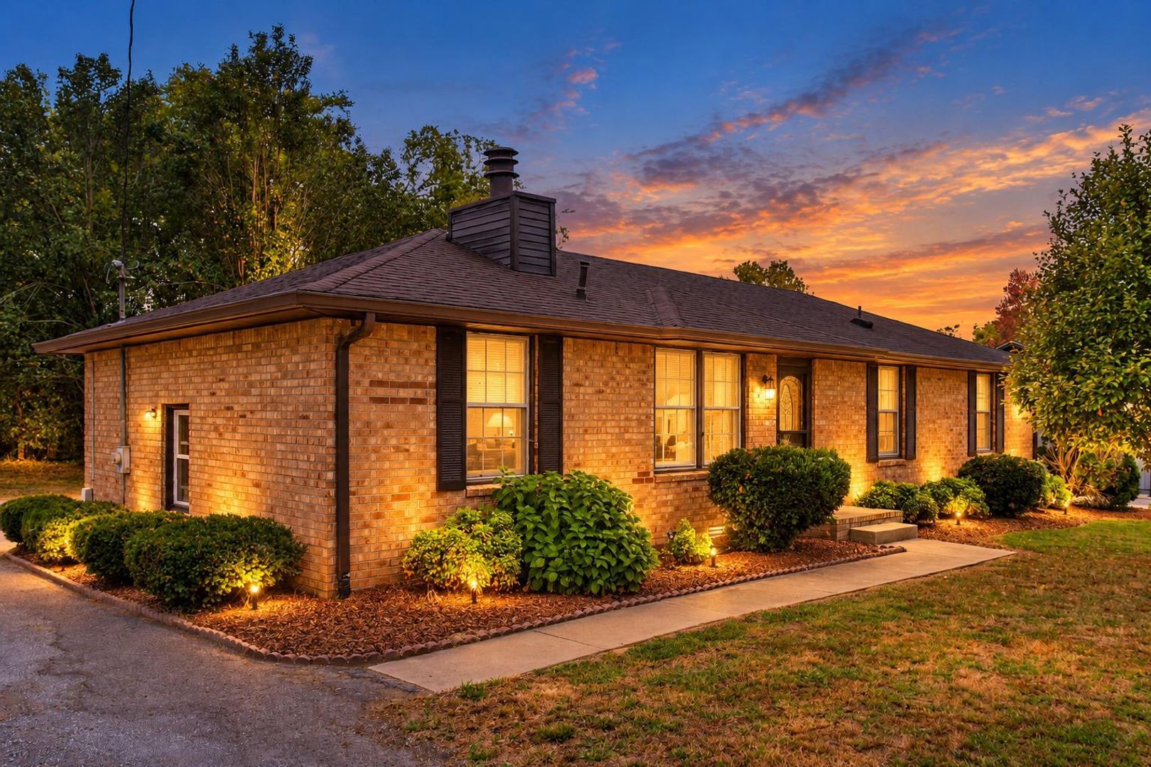 Hendersonville House: 136 Creekwood Lane