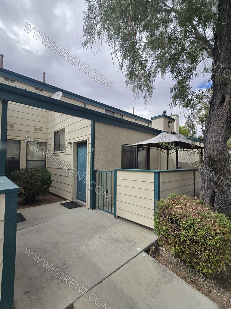 44544 15th St E - 14