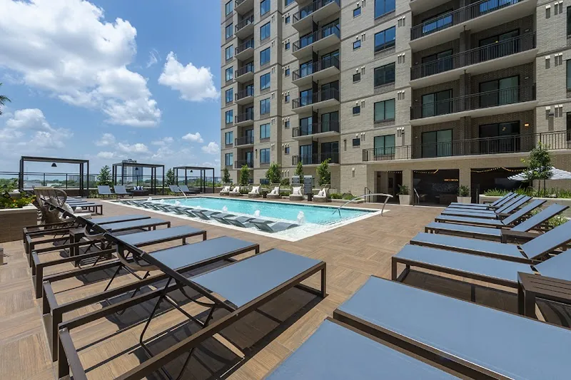 Houston Condo: 2727 Albany St