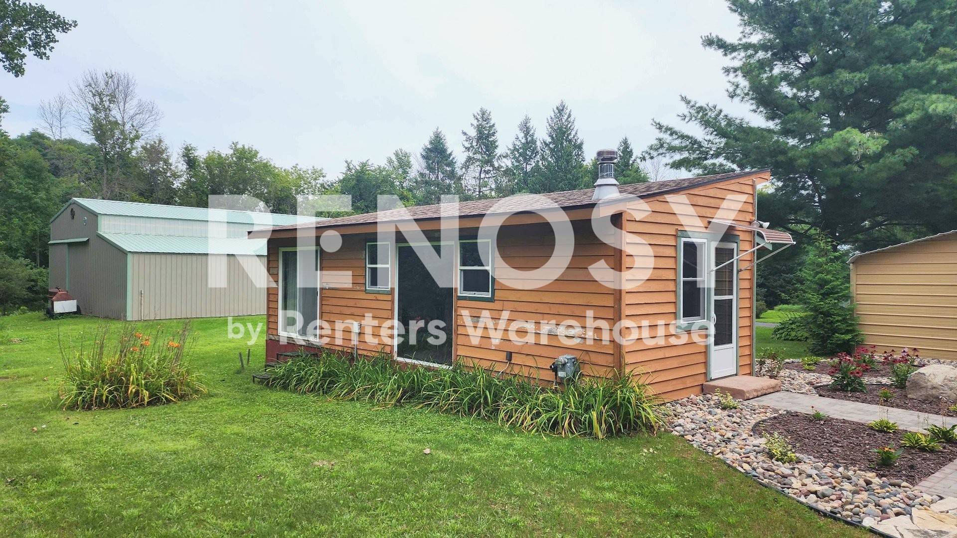 River Falls House: N8593 690th Street