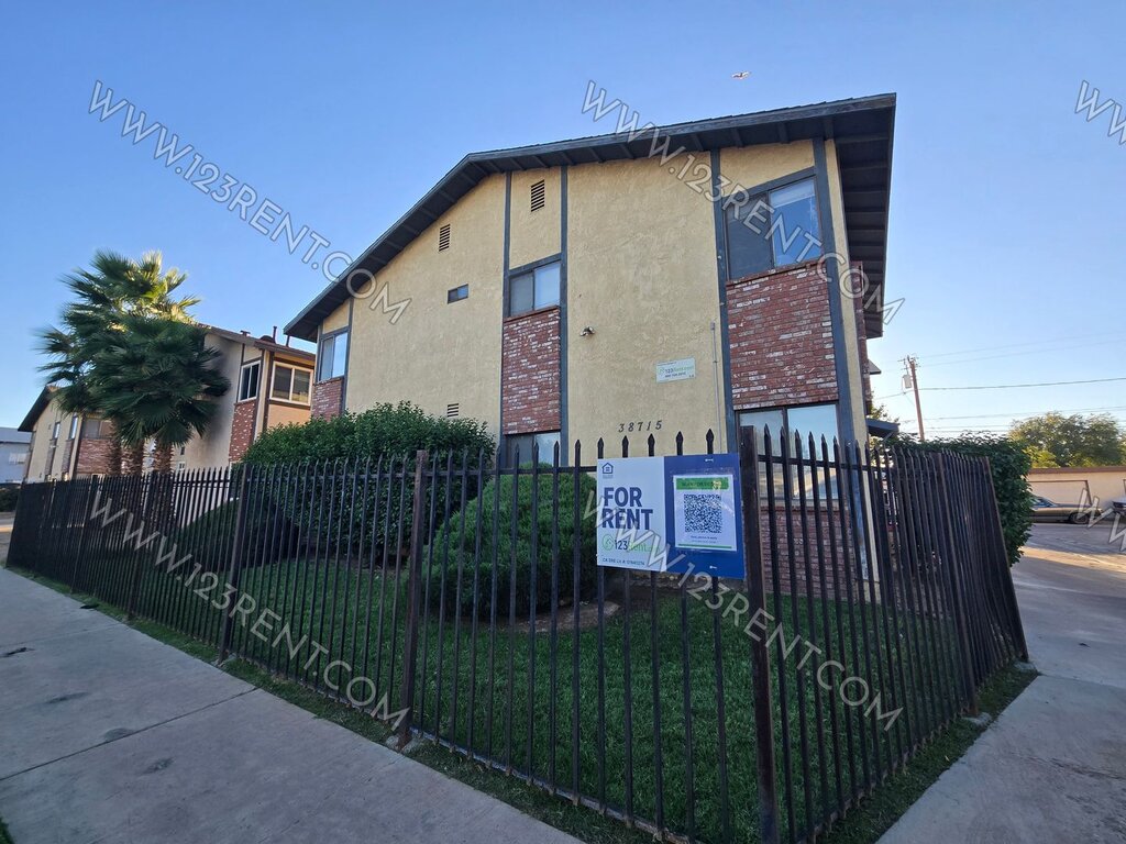 38715 Larkin Ave. - 1