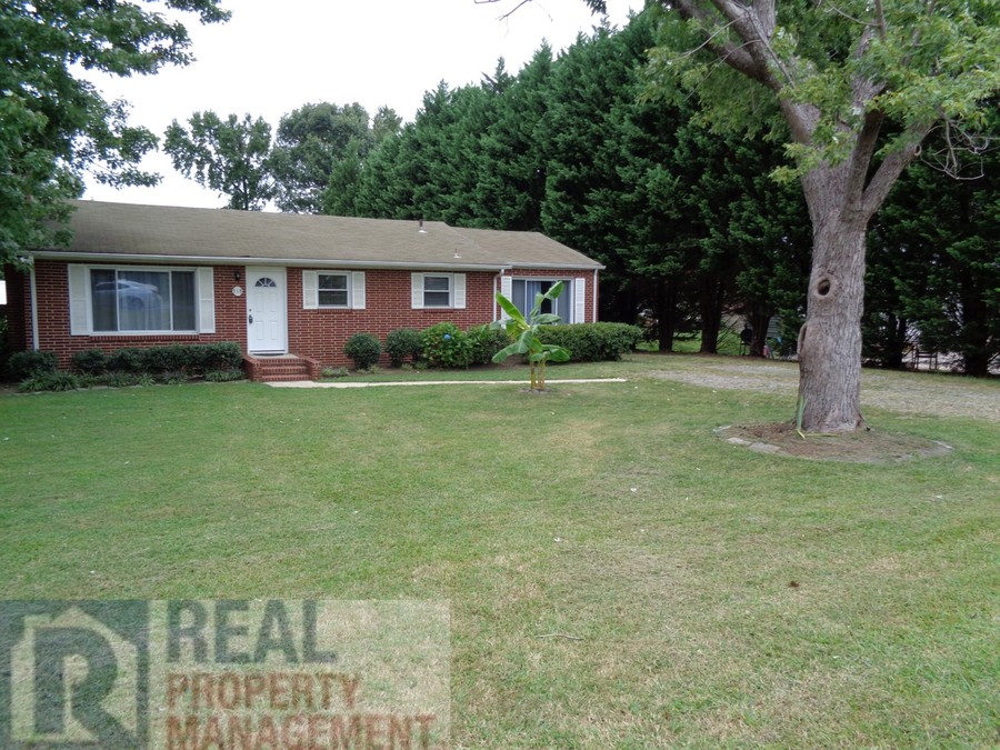 718 Glenn Street, Kernersville, NC 27284 Real Property Management of