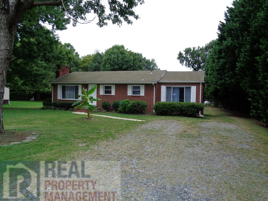 718 Glenn Street, Kernersville, NC 27284 Real Property Management of