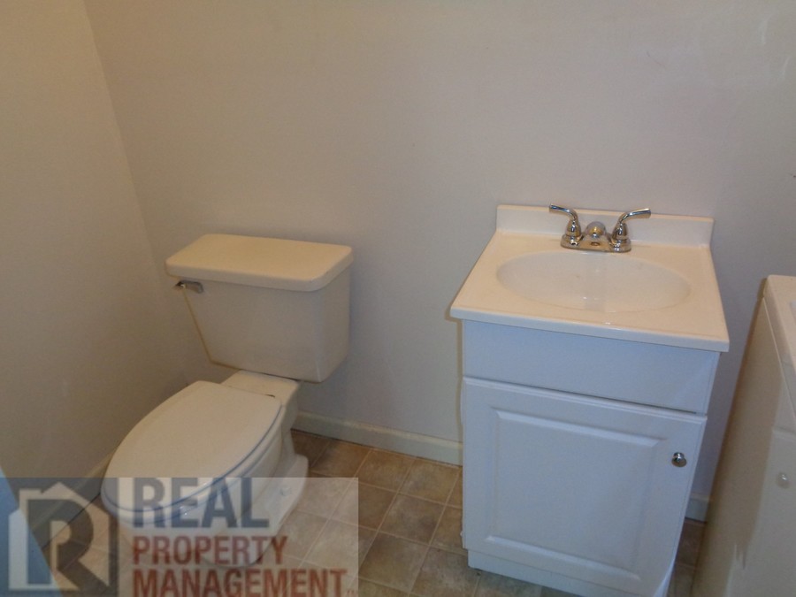 718 Glenn Street, Kernersville, NC 27284 Real Property Management of