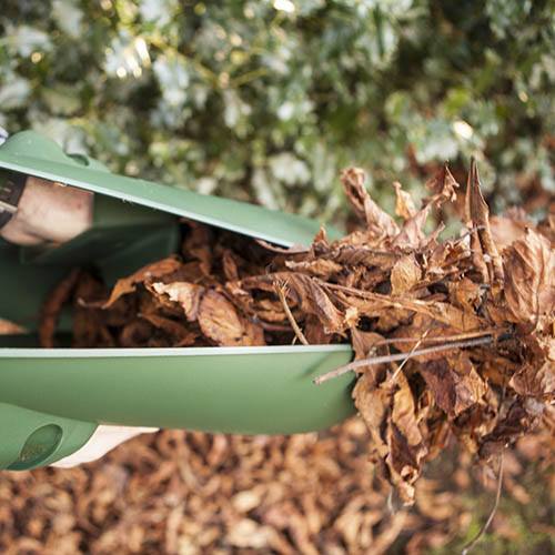 Pair of Hand Held Leaf Grabbers with 3 Compostable Leaf Sacks YouGarden
