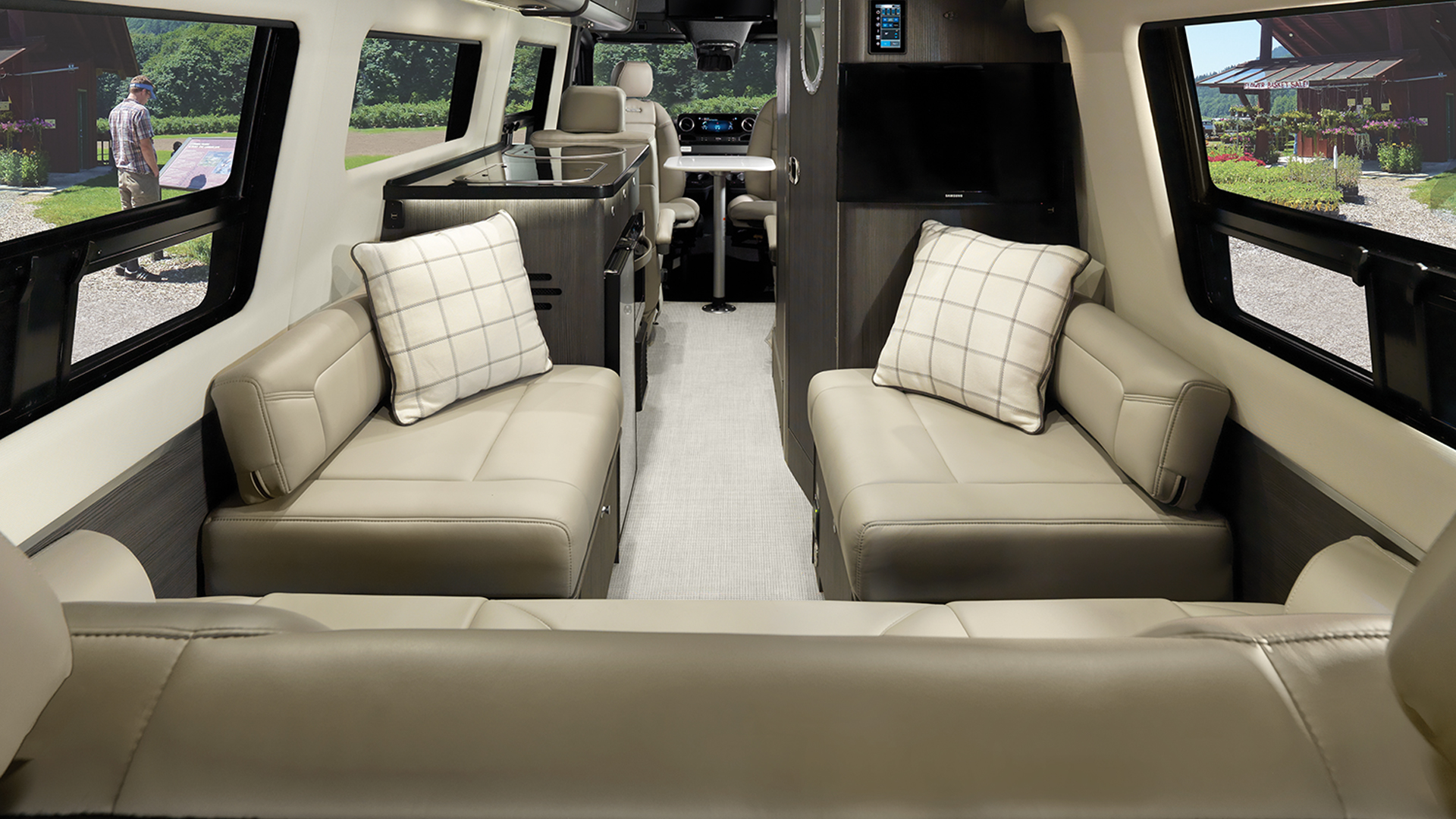 Interstate-24GL-Tailgating-TV