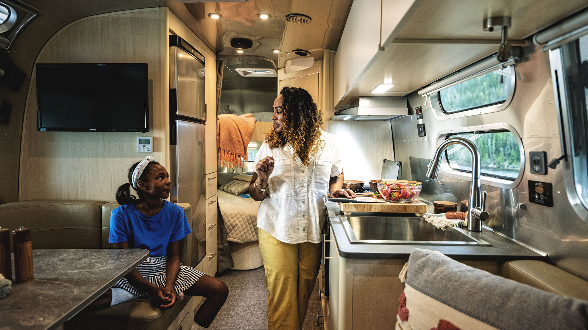 Untitled-1|airstream beginner's guide preview-image|Caravel-16-2025-28|airstream beginner's guide cooking and dining|airstream beginner's guide organization|airstream beginner's guide wshing and polishing|airstream beginner's guide interior cleaning|airstream beginner's guide tire inflator and jump starter|airstream beginner's guide heavy duty lock|airstream beginner's guide apparel|airstream beginner's guide outdoor essentials