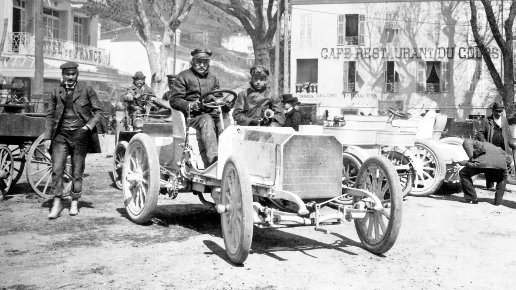 Airstream-and-Mercedes-Benz-history-spotlight-header-1|Heritage-PastModels-5050-30s-Torpedo|Heritage-History-Gallery-20s-1920-Wally1|Benz three-wheeler LOC|download|2020 Atlas Exterior Bird Eye WEB.png|Combination delivery vehicle of 1896: Carl Benz gradually began converting his passenger cars to vans.|Nice Week, 25 to 29 March 1901. Baron Henri de Rothschild’s Mercedes 35 HP racing car in La Turbie after winning the Nice–La Turbie hill climb on 29 March 1901. At the wheel is Wilhelm Werner, who later became the German emperor’s driver.|Daimler-Benz would produce well over 100,000 units of the new van L 319.|Mercedes-Benz-Airstream-History-Preview|Mercedes-Benz-Airstream-History-Interstate-Feature|Mercedes-Benz-Airstream-History-Preview|Airstream-and-Mercedes-Benz-history-header-2