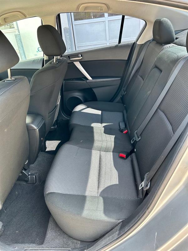Mazda 3 11
