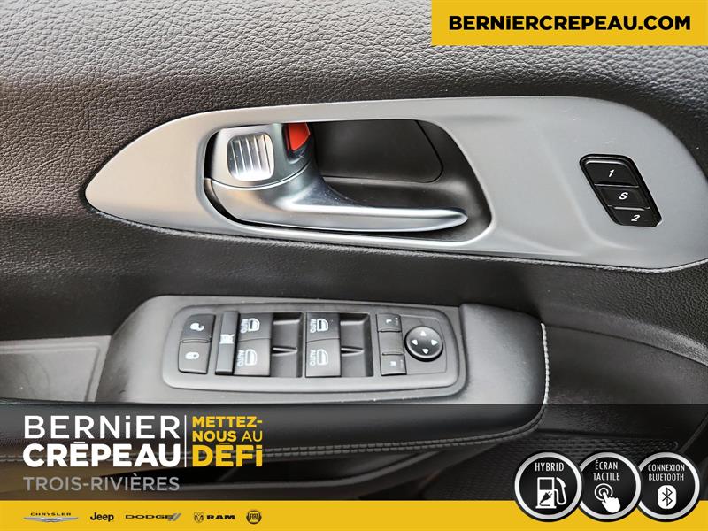 Chrysler Pacifica 10