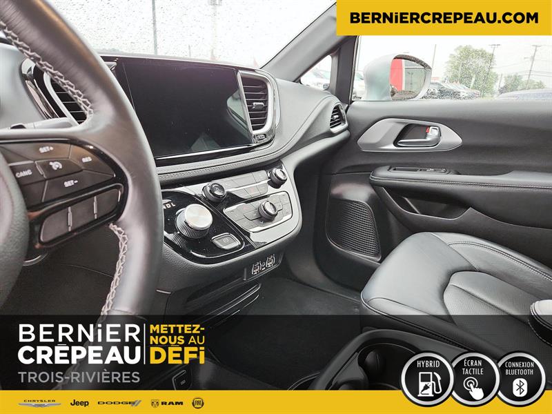 Chrysler Pacifica 12