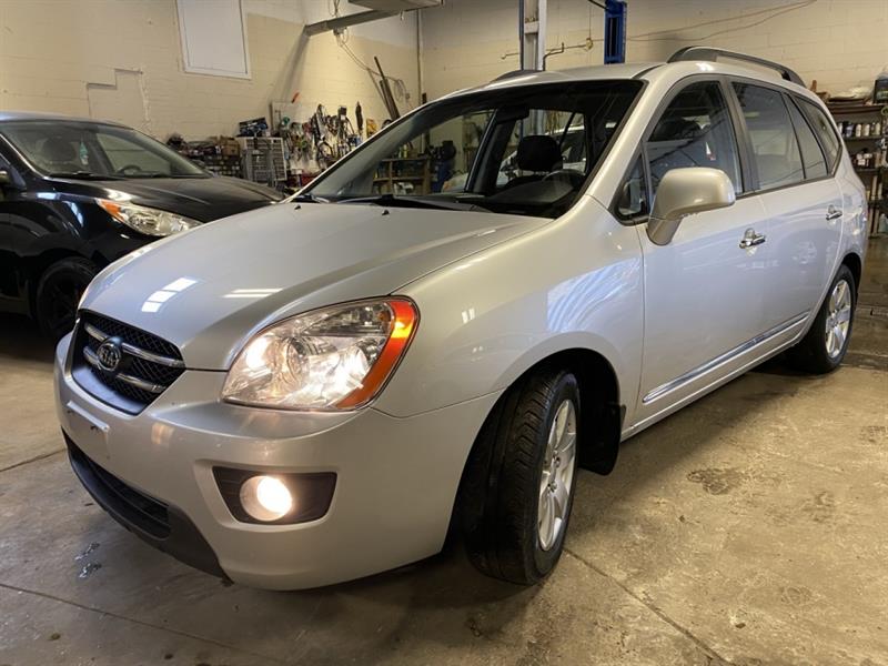Silver 2009 Kia Rondo SUV / Crossover Front-Wheel Drive Automatic