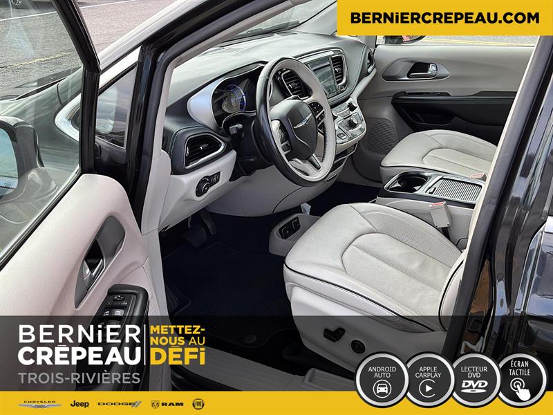 Chrysler Pacifica 12