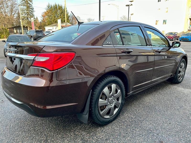 Chrysler 200 8