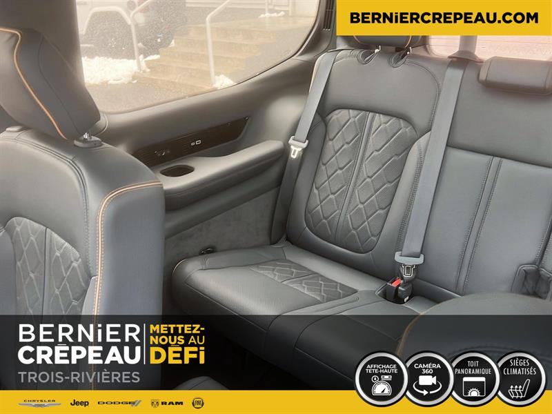 Jeep Grand Wagoneer 19