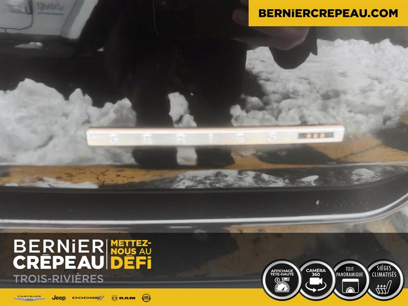 Jeep Grand Wagoneer 22