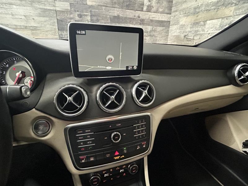 mercedes-benz GLA 2016 - 8