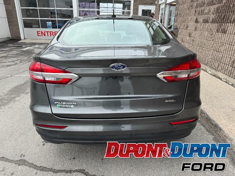 Ford Fusion 4