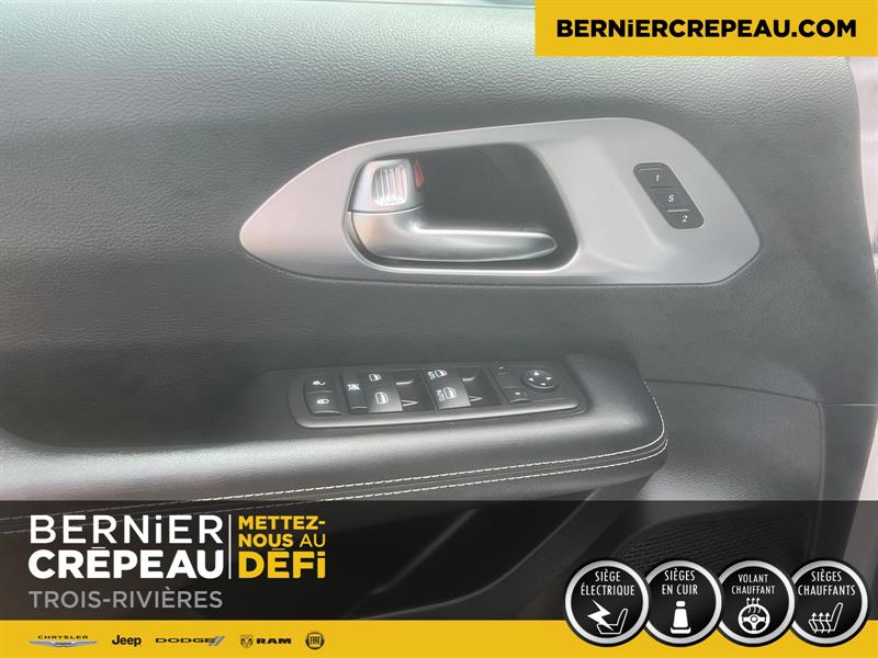 Chrysler Pacifica 11