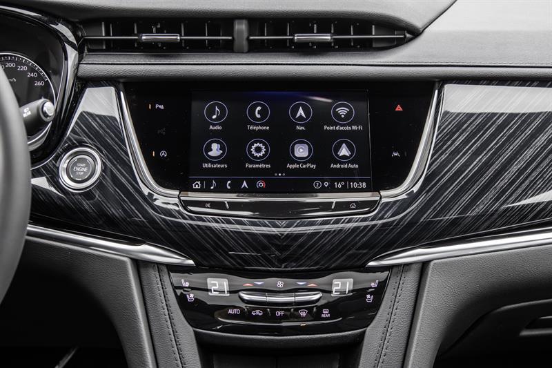 Cadillac XT 8
