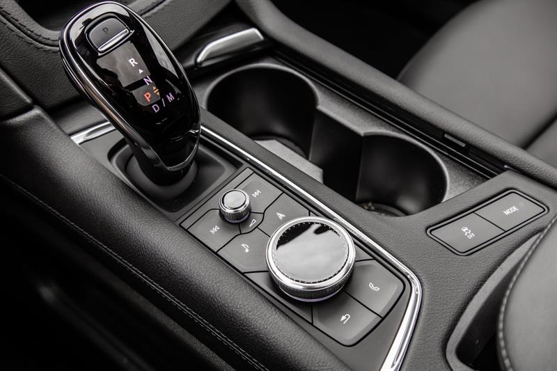 Cadillac XT 19