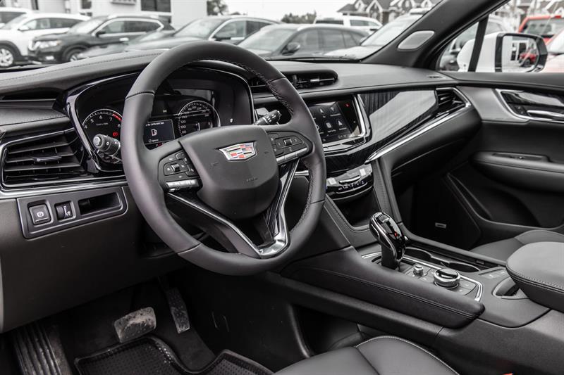 Cadillac XT 30