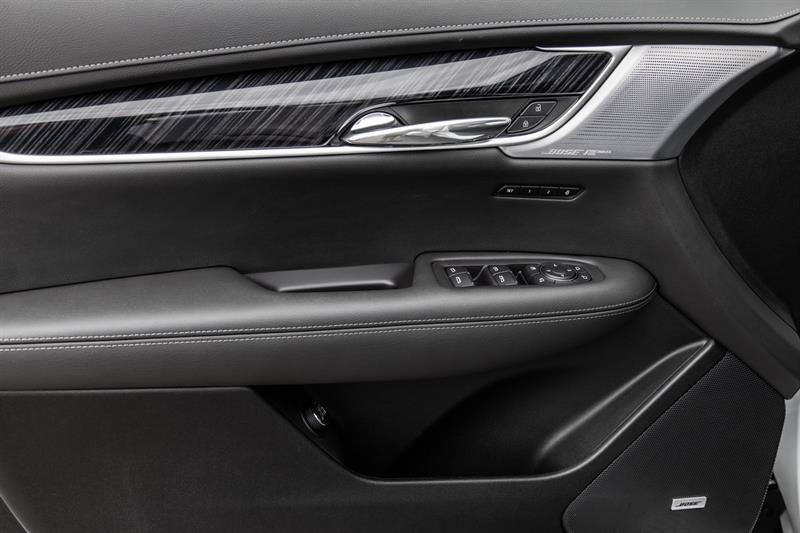 Cadillac XT 31
