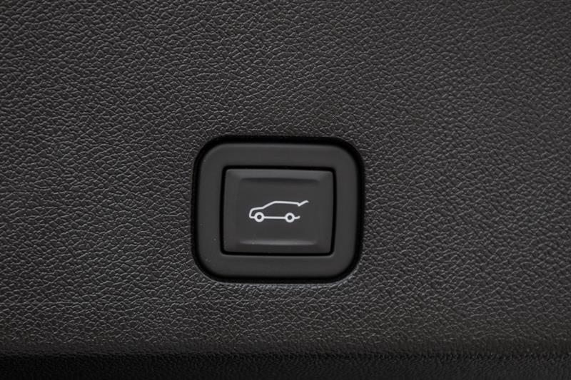 Cadillac XT 32