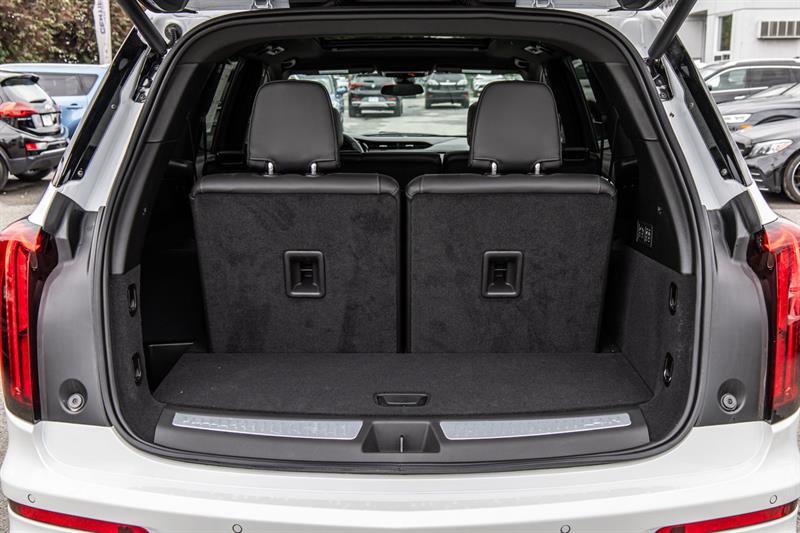 Cadillac XT 37